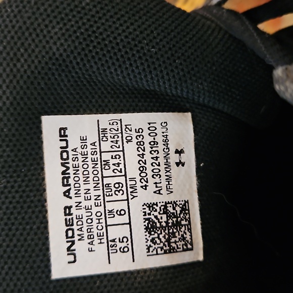 CLEATS - Picture 3 of 3